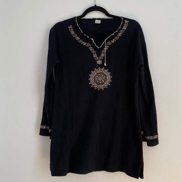 Tops - 3/$25 Cotton Black Summer Tunic Long sleeves